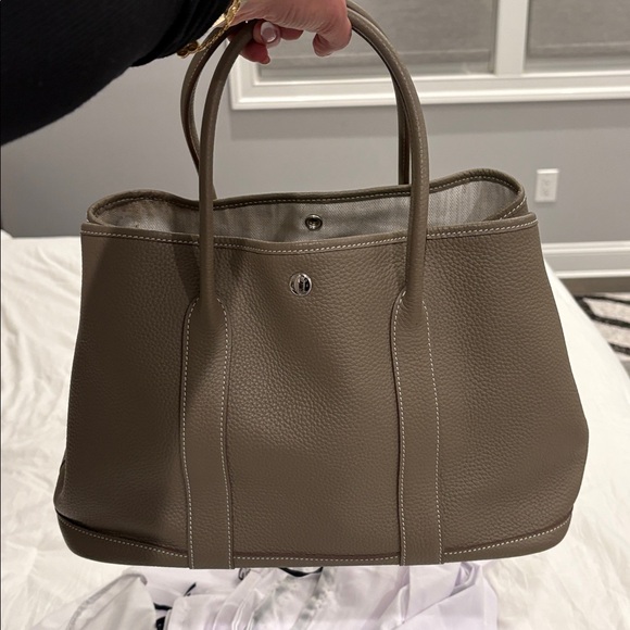 Elegant Taupe “Hermes Garden Party” Leather Tote Bag - Picture 2 of 5